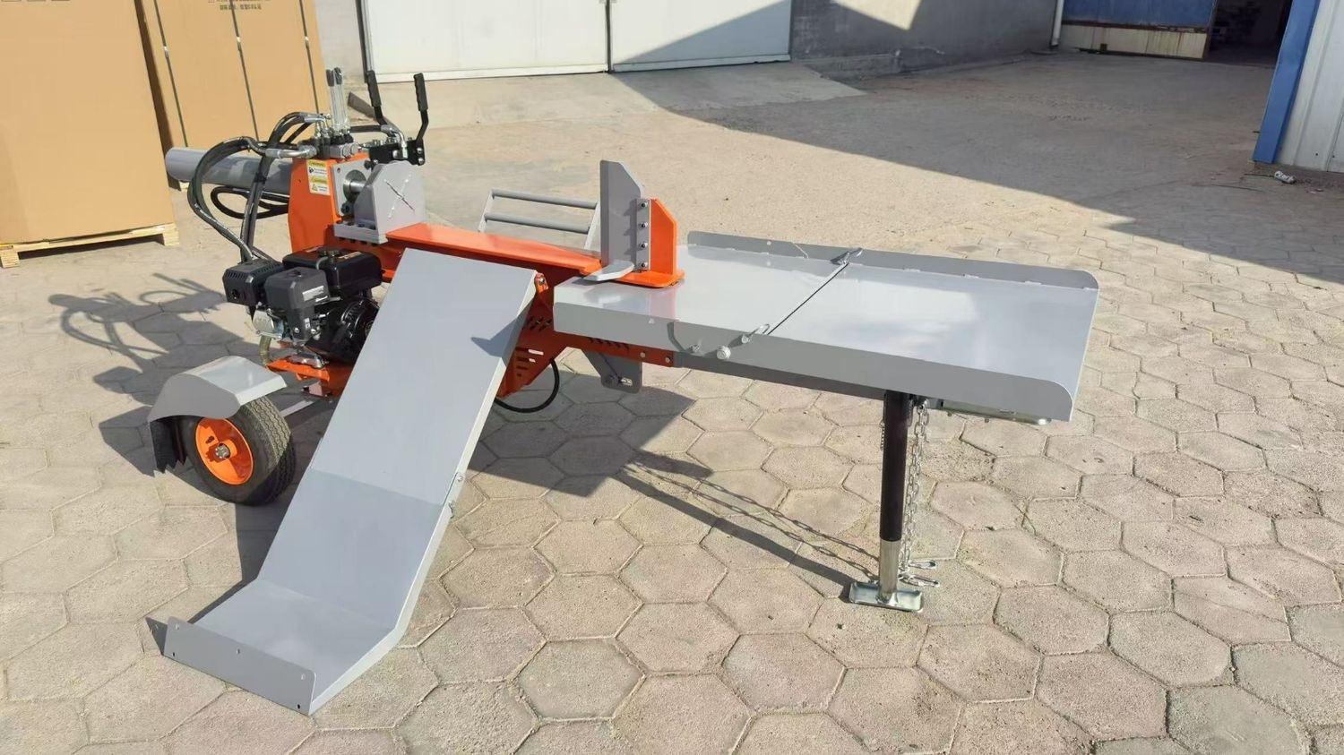 25-Tonnen-Horizontal-Holzspalter V2 E25 – mit 7,5 kW Elektromotor (400 V) – Kraft, Komfort und Präzision für den professionellen Einsatz