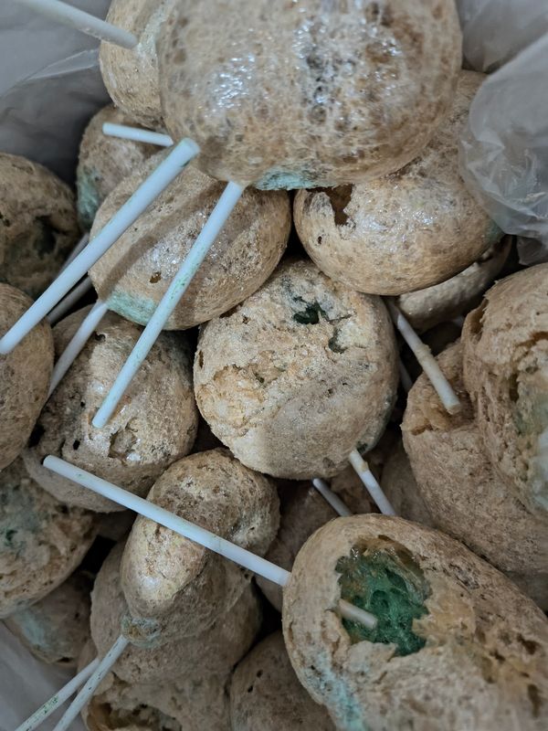4 ct Carmel apples crunch. Aka Carmel apple suckers