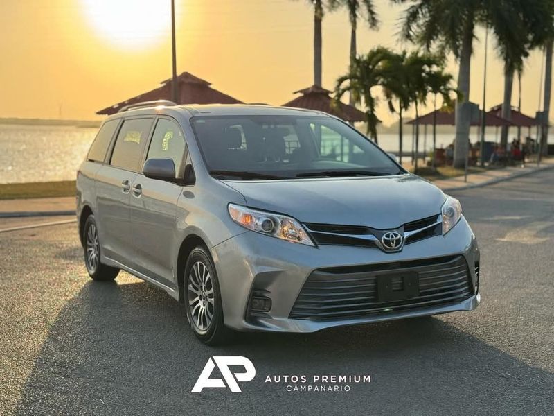 Toyota sienna xle 2019