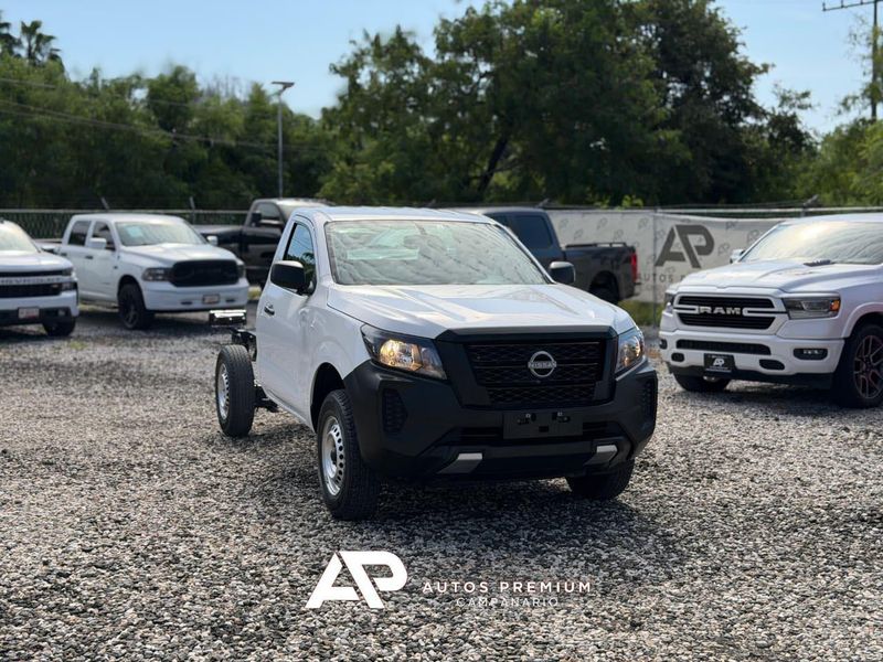 Nissan Np300 Chasis Cabina 2023