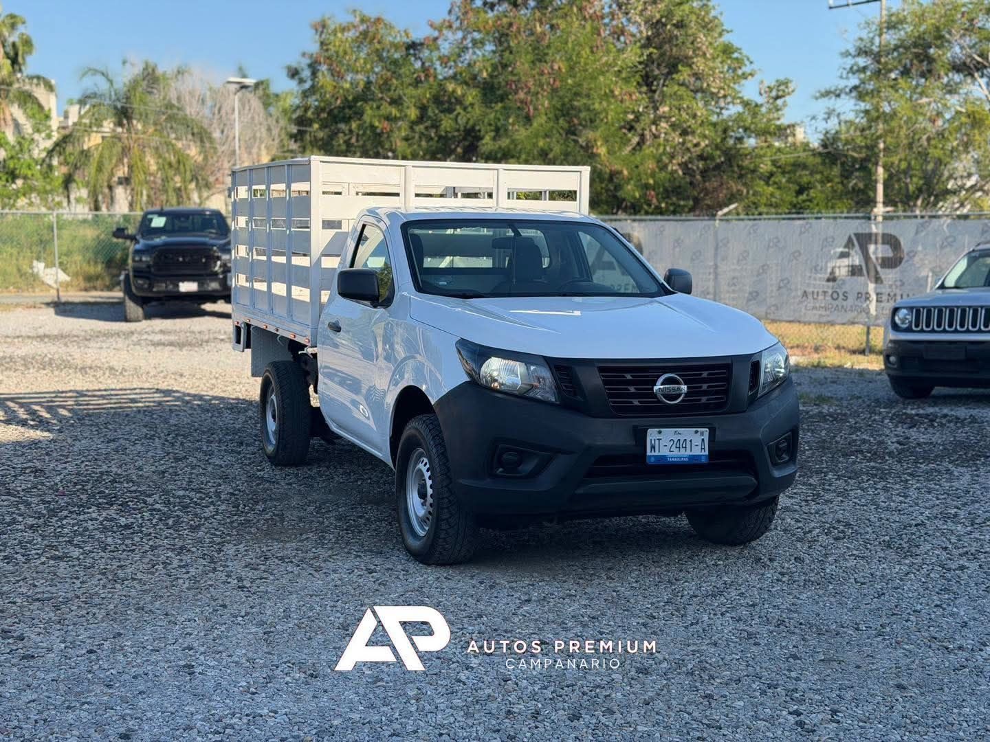 Nissan Np300 estaca 2019 Nissan Np300 estaca 2019