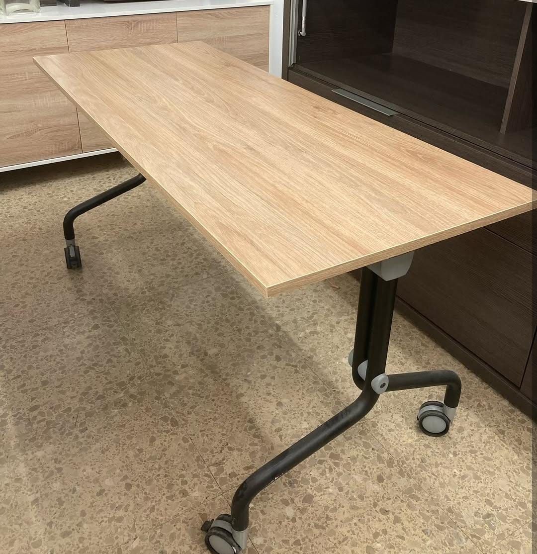 MESA CON RUEDAS PLEGABLE
