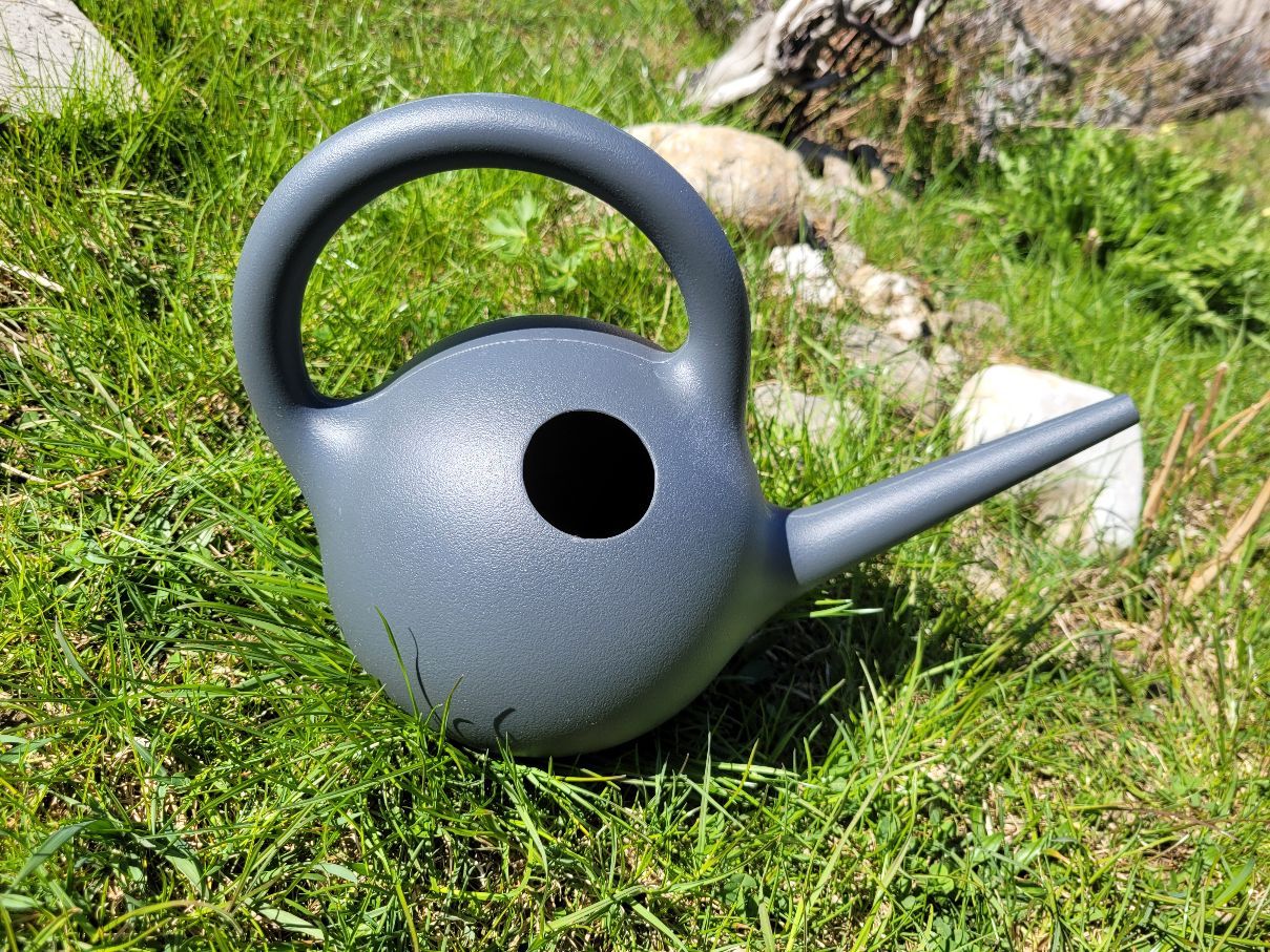 ​Eva Solo Giesskanne Globe in dunkelgrau (2,5 Liter)