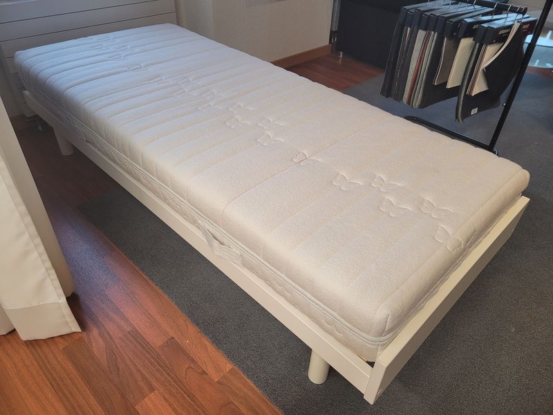Komplettes Roviva Bett 90 cm x 190 cm