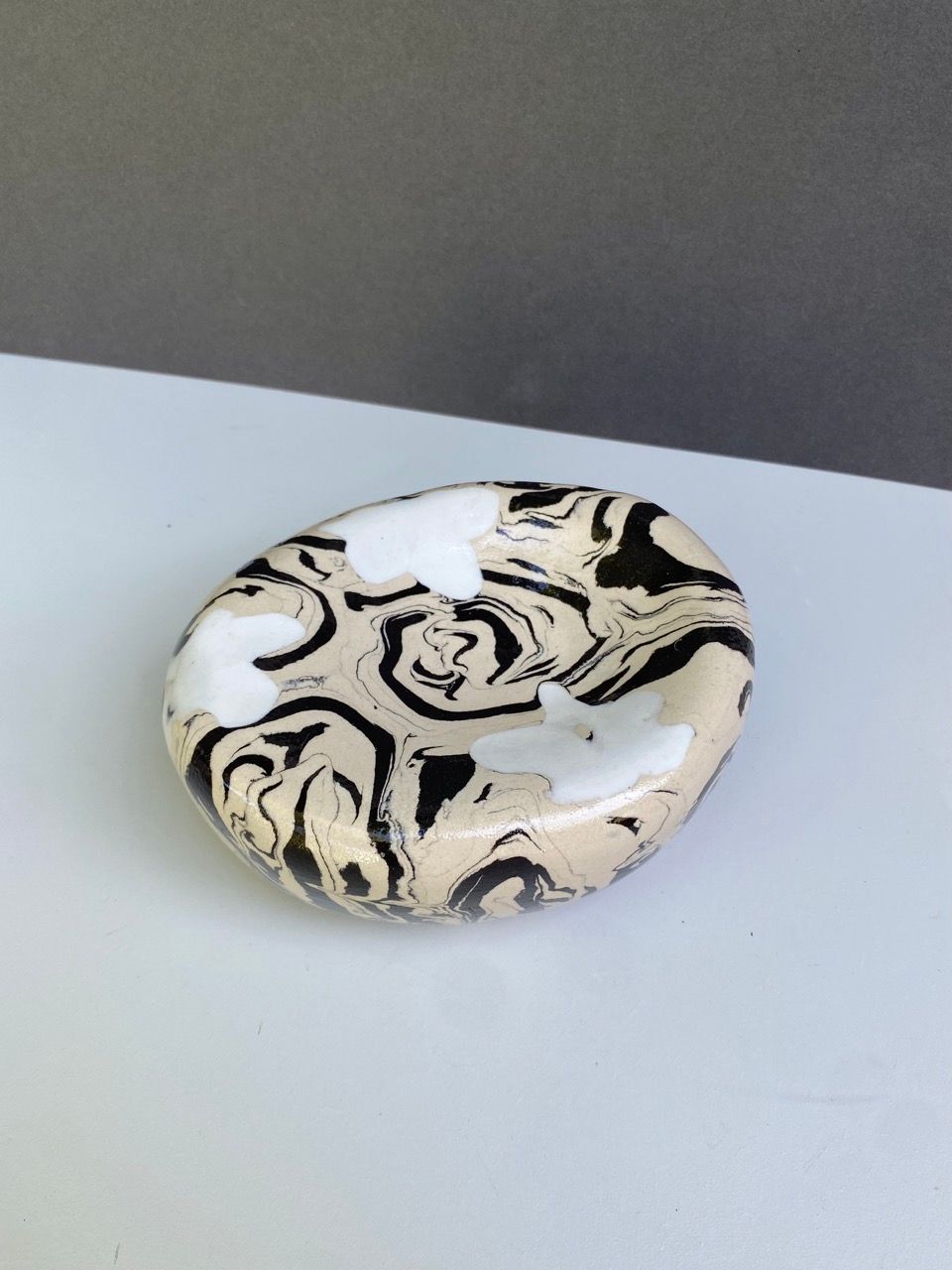 Sculptural Pebble - Daisy