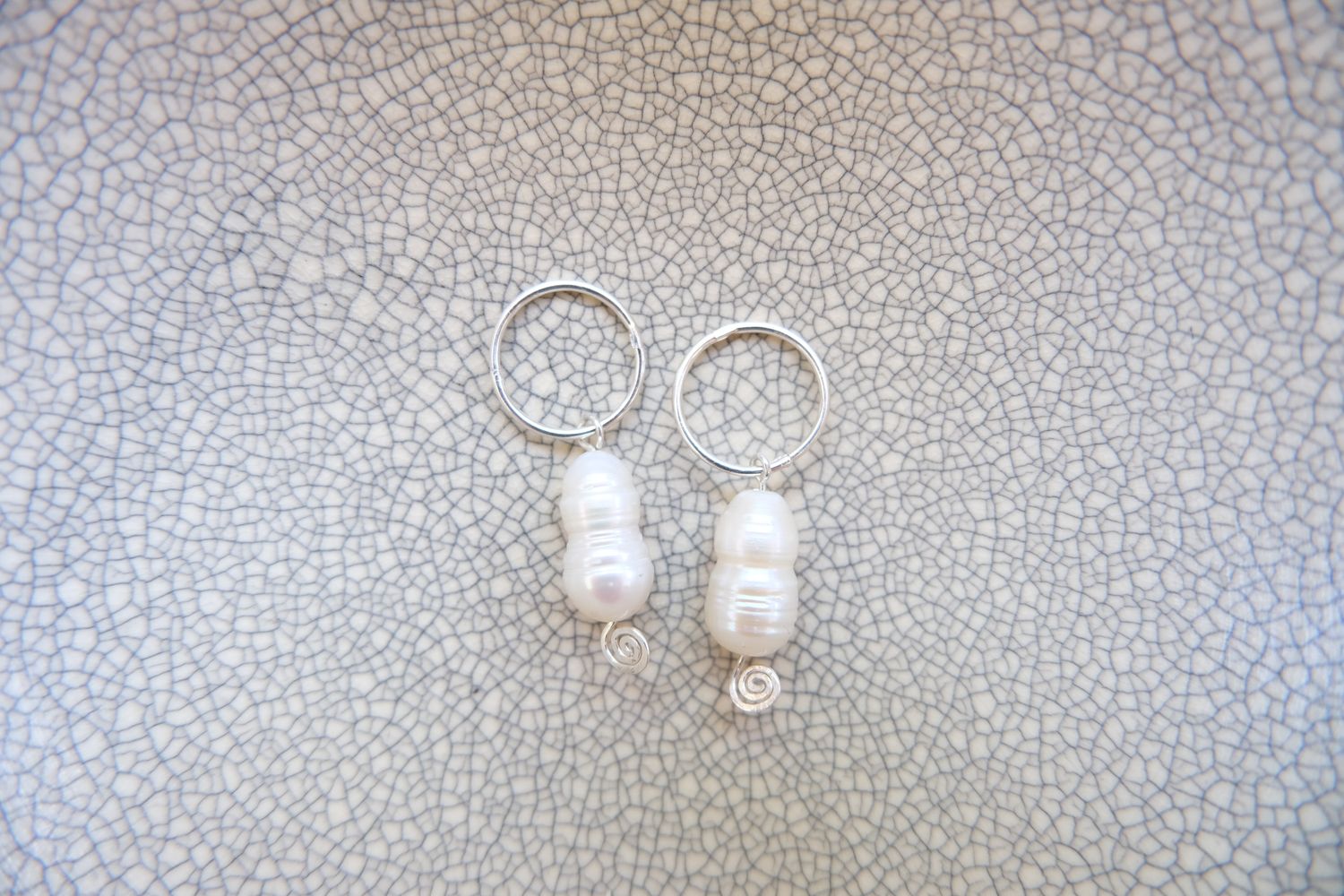 Curvy Pearl (Spiral Earrings)