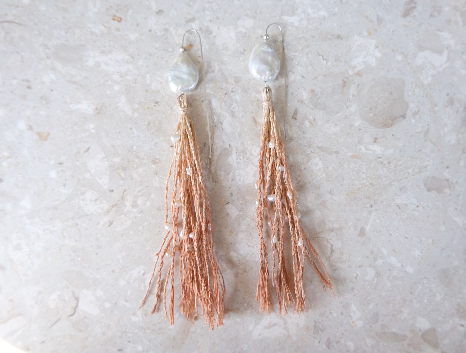 Muka earrings - Kōkōwai