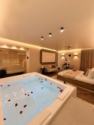 Suite Jacuzzi Glamour, Île Saint Denis (93) 👥