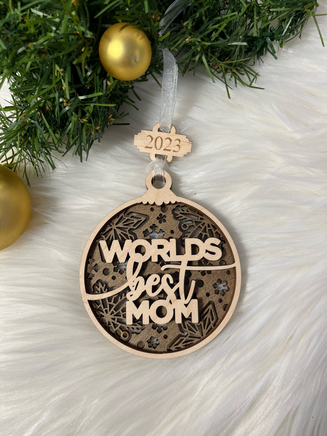 Worlds best Mom 3D Wooden Circle Ornament