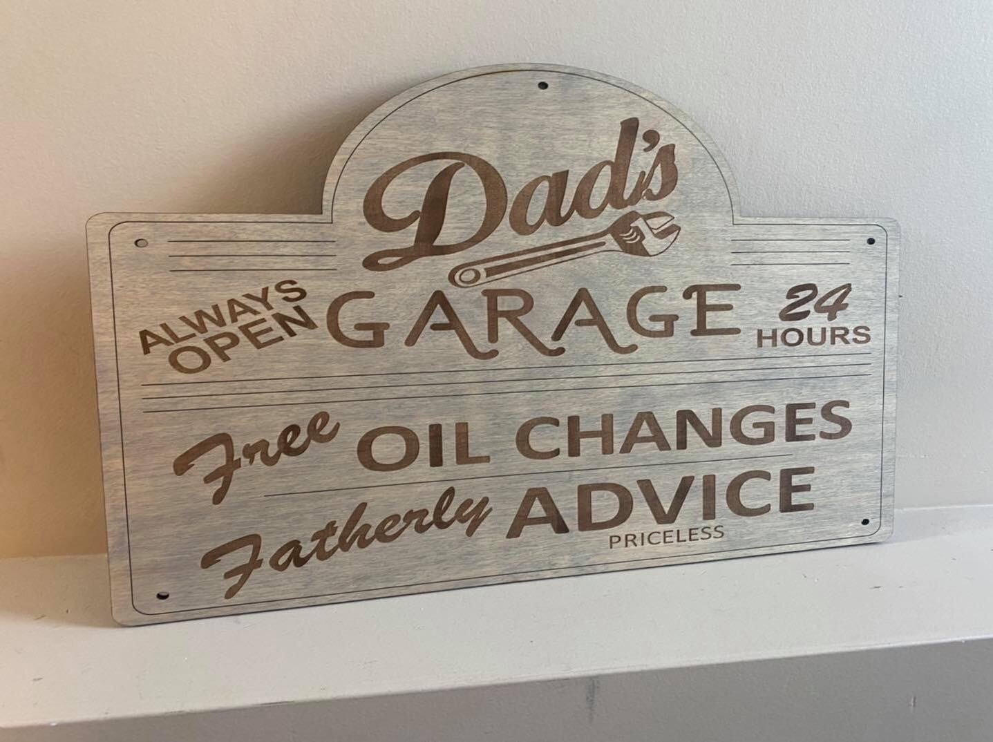 Dad&#39;s Garage Wooden Sign