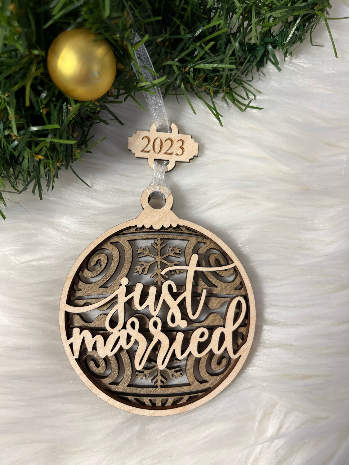 Just Married 3D Wooden Circle Ornament