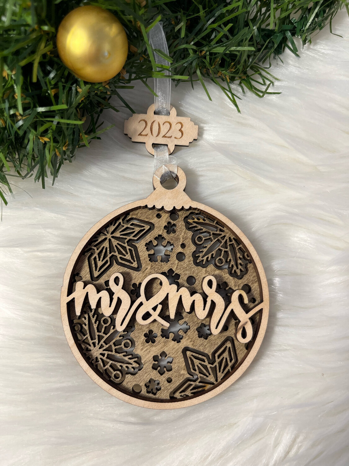 Mr &amp; Mrs 3D Wooden Circle Ornament