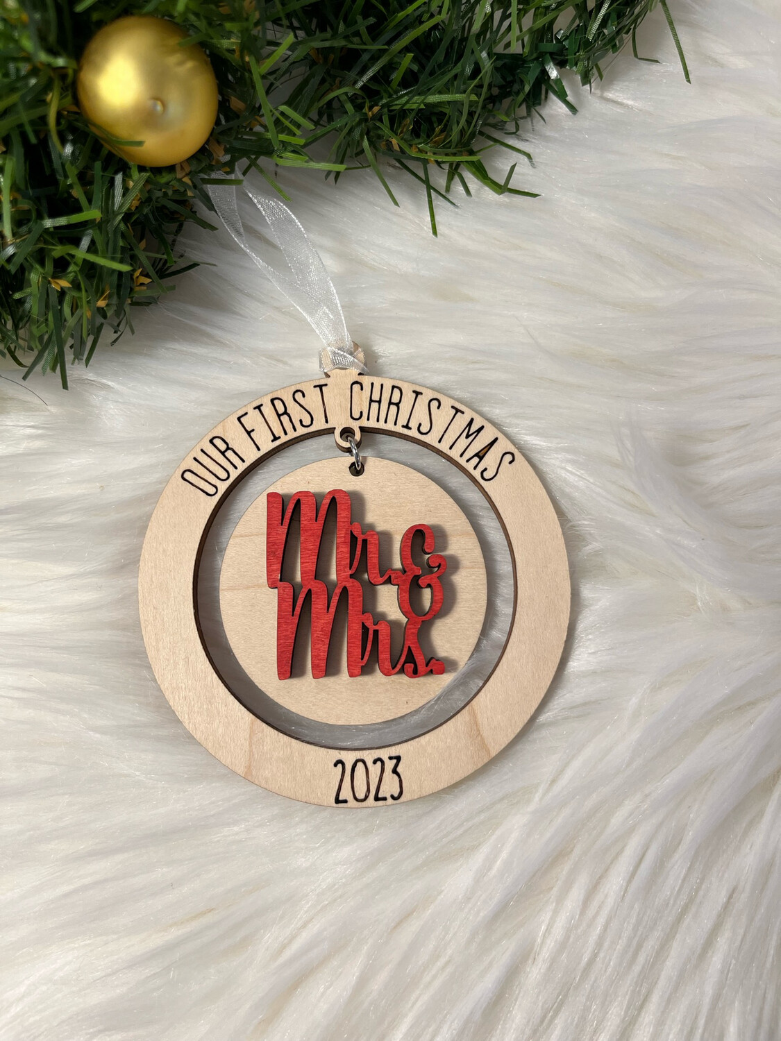 Mr &amp; Mrs 3D Wooden Circle Ornament