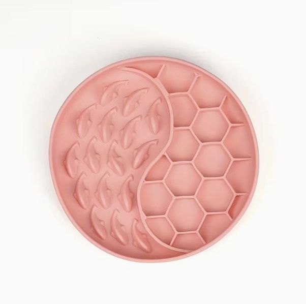Fish Honeycomb Pet Lick Mat, 2 Section Circle, Silicone Slow Feeder, Color: Pink