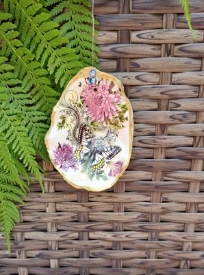 Anhänger Blume lila-rosa mit Schmetterling