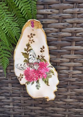 Anhänger lila mit Schmetterling