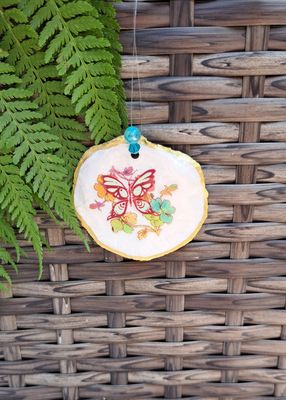 Anhänger Blume grün mit Schmetterling