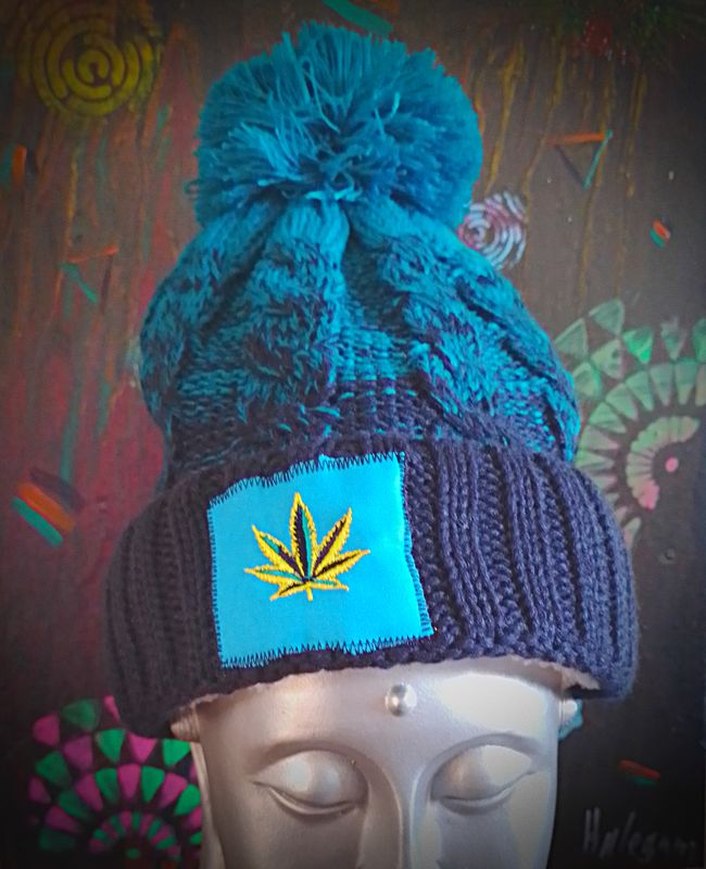 Strickmütze mit Bommel Blau