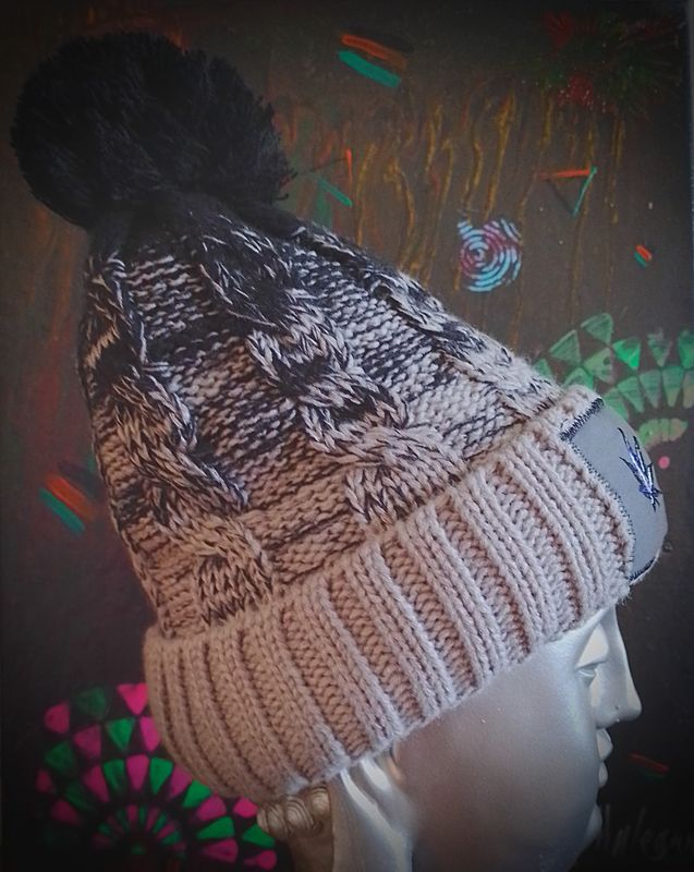 Strickmütze mit Bommel Grau