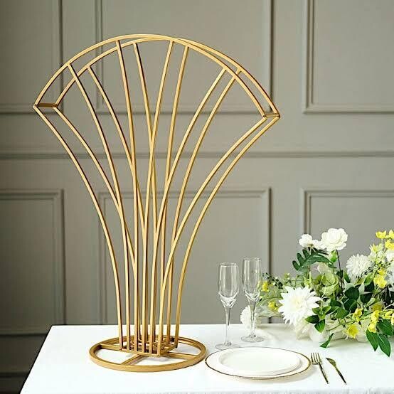 32&quot; Tall Gold Metal Wire Scalloped Fan Shape Flower Frame Stand, Floral Display Wedding Centerpiece