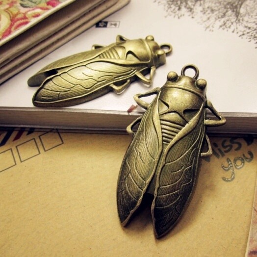Large Cicada Charm - Bronze 61x33mm