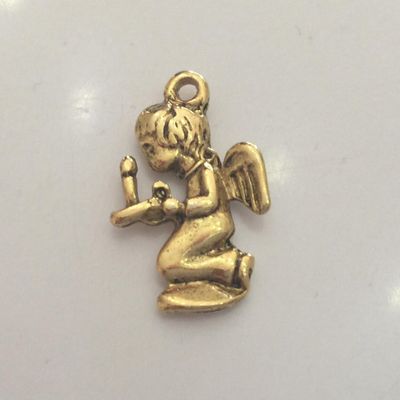 Kneeling Angel Charm - Gold 20mm