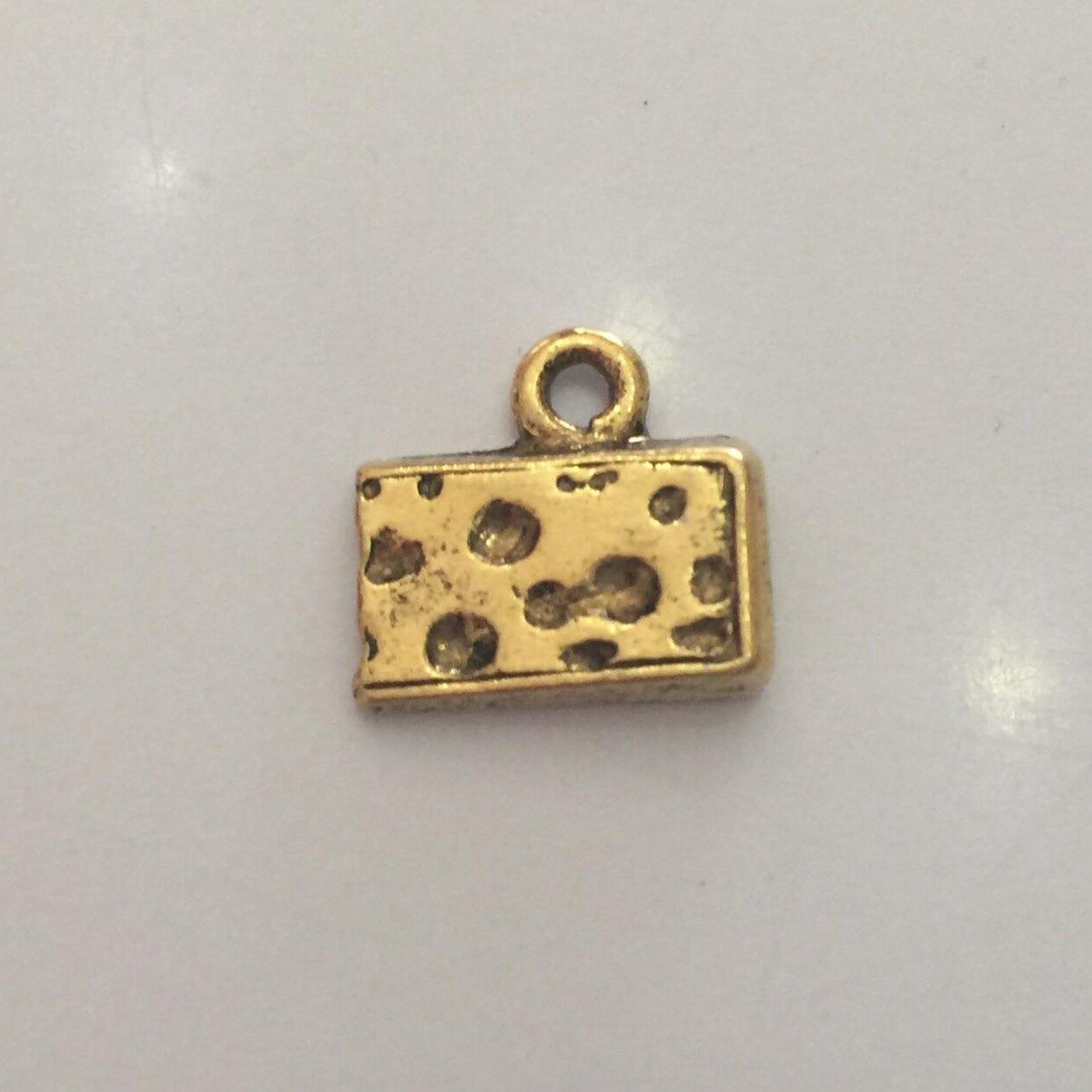 Cheese Charm - Gold 11mm