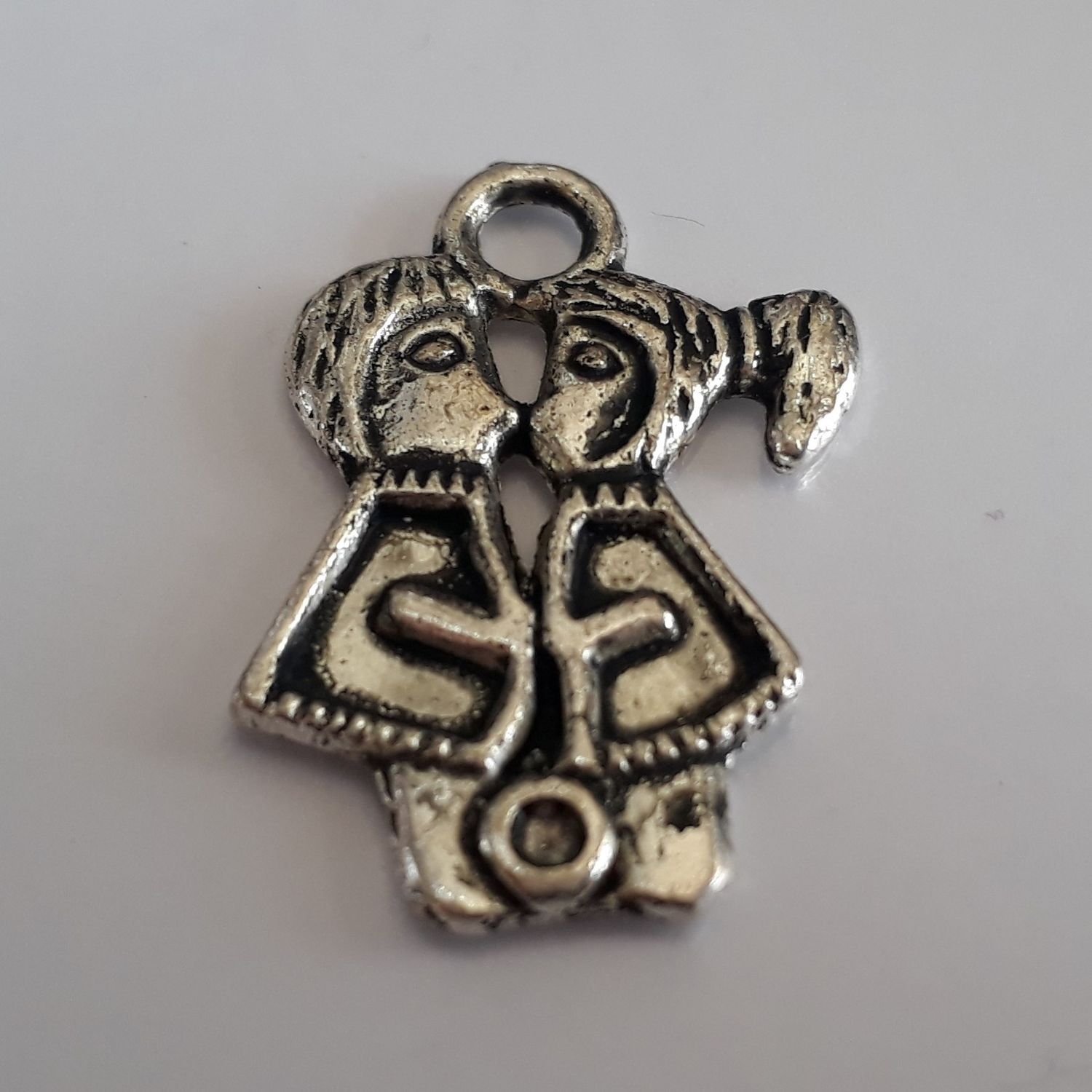 Kissing Couple Charm - Silver 24mm