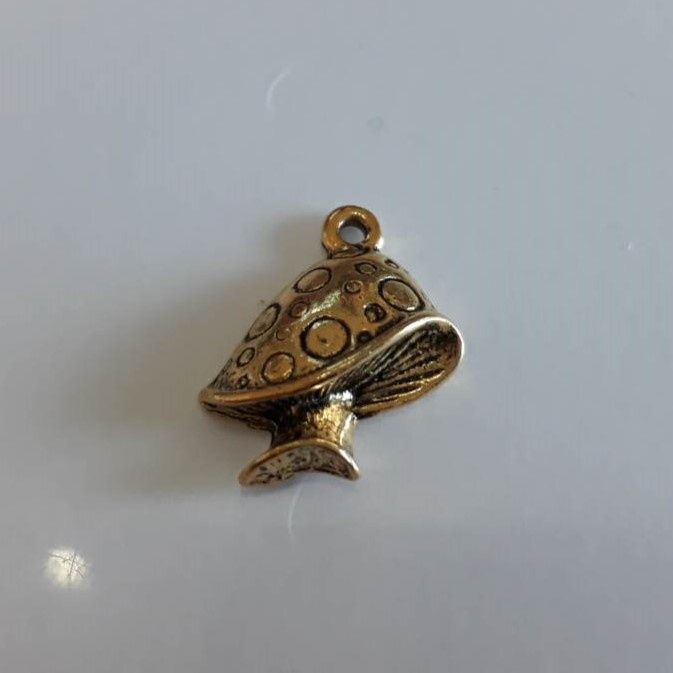 Mushroom Charm - Gold 17mm