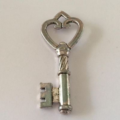 Heart Key Pendant - Silver 19x48mm
