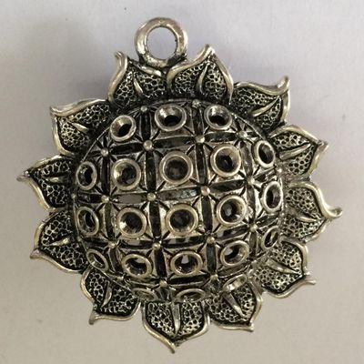 Sunflower Pendant - Silver 35mm