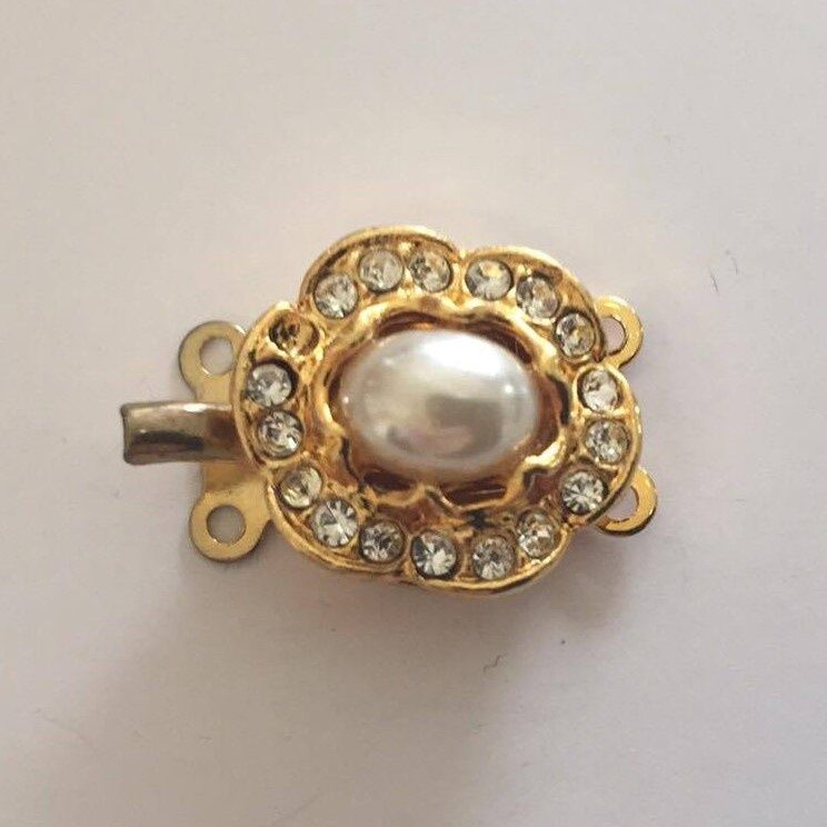 Box Clasp - Pearl &amp; Diamante Flower 18mm
