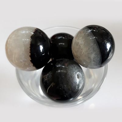 Agate Round - Black &amp; White 20mm
