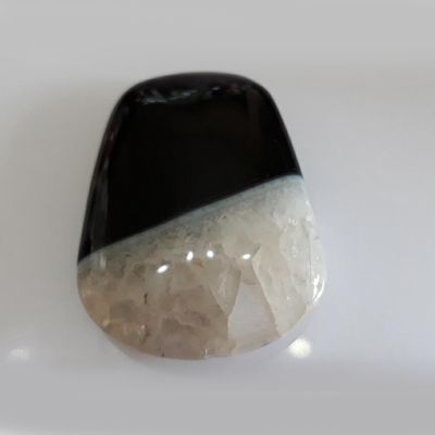 Black &amp; White Trapezoid Agate - 30x40mm
