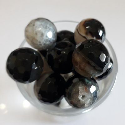 Black &amp; White Agate Round - 14mm