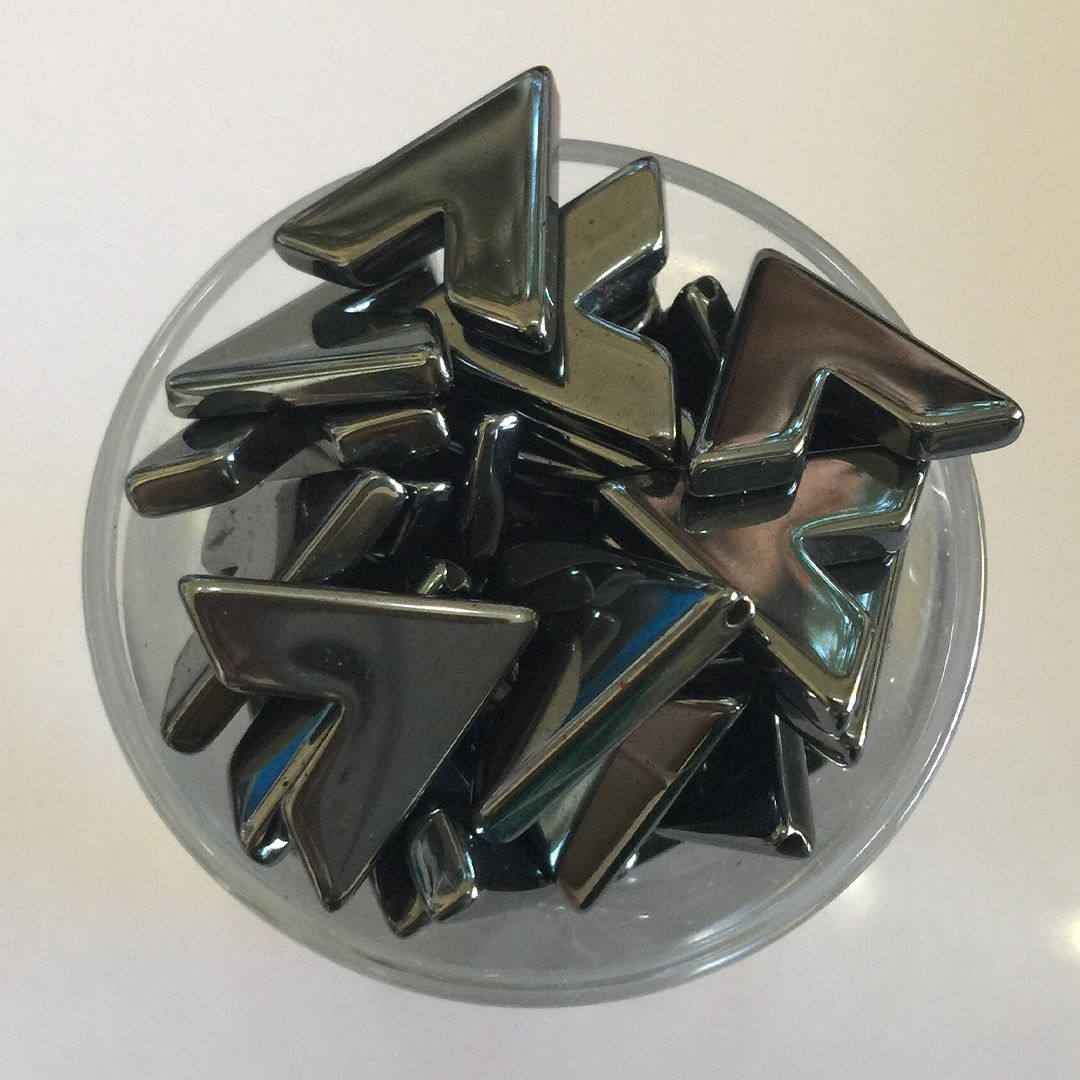 Hematite - Standing Triangle 17mm