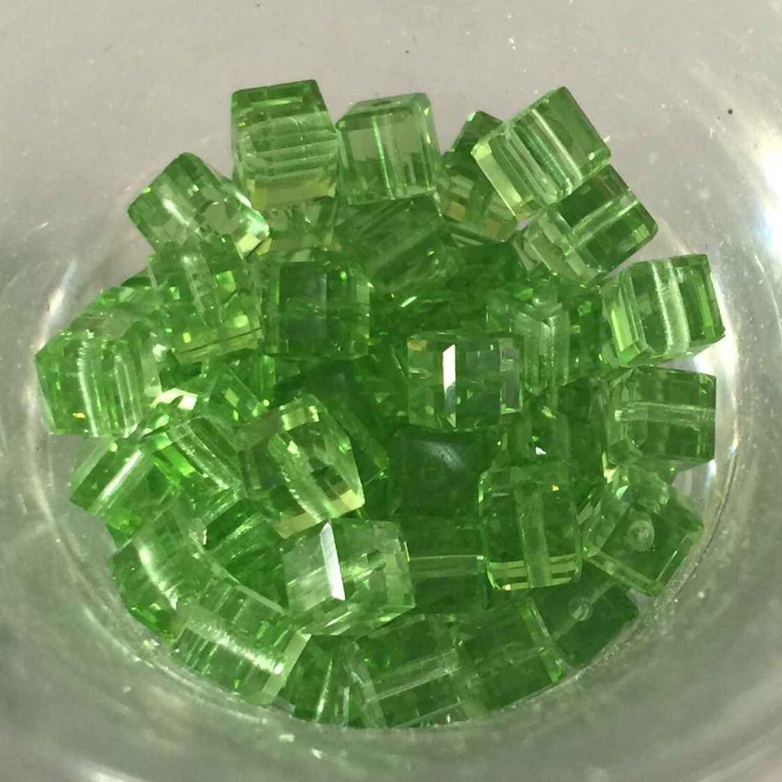 Swarovski Cube - Peridot 4mm