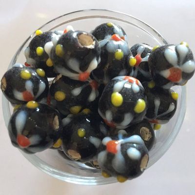 Javanese Round - Black Daisy 10mm