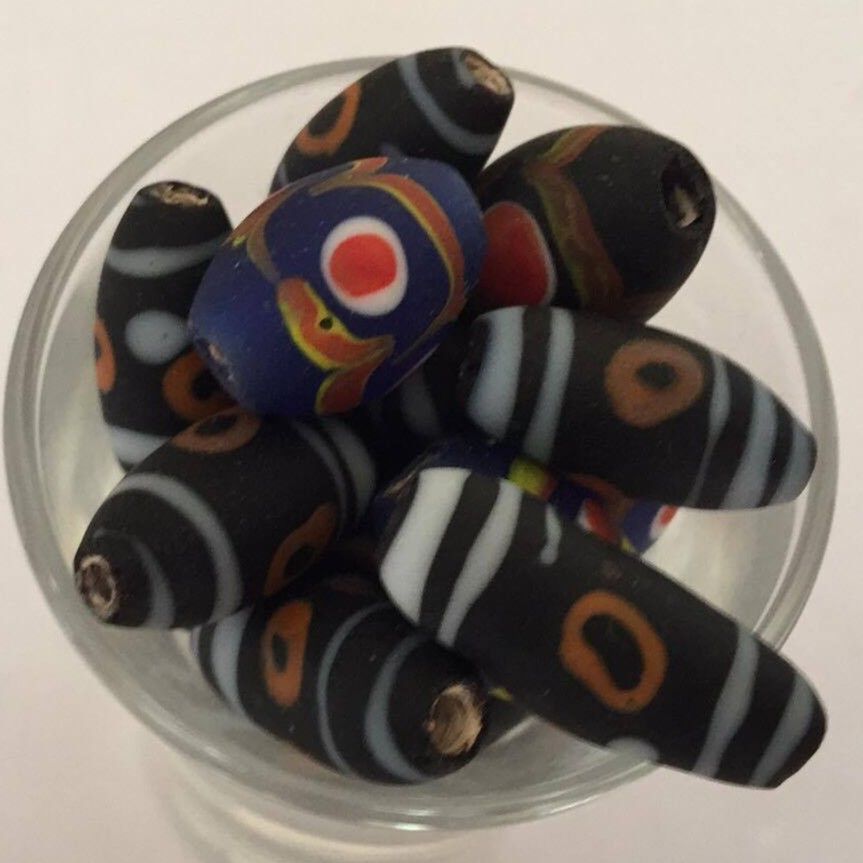 Javanese Oval - Black Or Blue Matt Eye 18mm