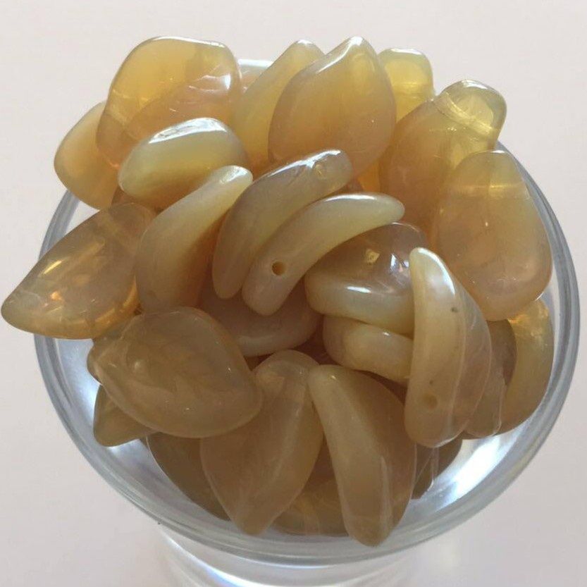 Czech Leaf Twist - Beige Opal 15mm