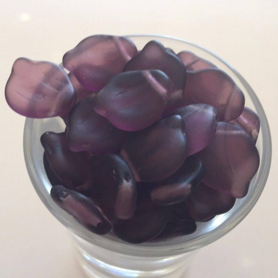 Czech Flat Leaf - Matt Dark Amethyst 14mm
