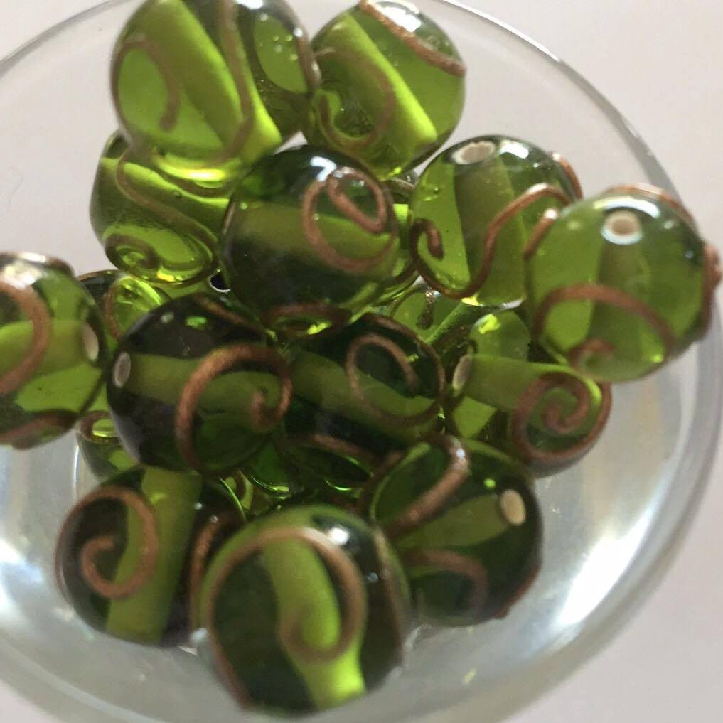Czech Spiral - Peridot &amp; Gold 10mm