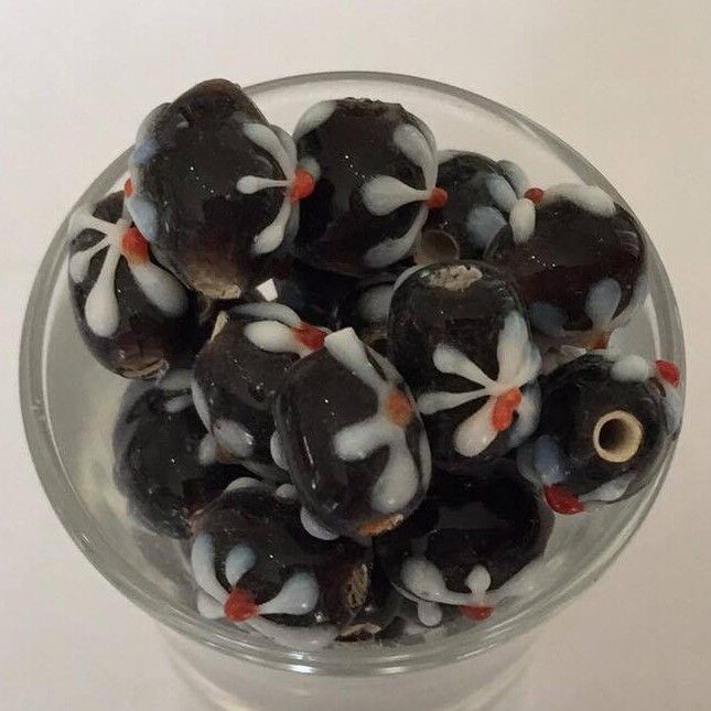 Javanese Glass - Black, Daisy Oval 12mm