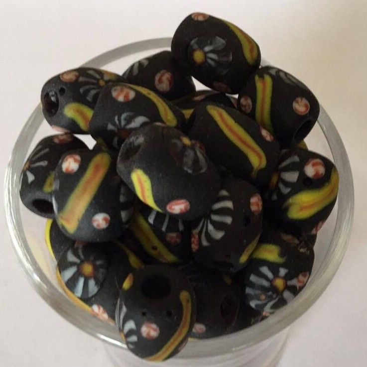 Javanese Glass - Black Daisy 12mm
