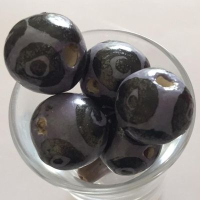 NZ Handmade Ceramic Round - Purple &amp; Black Spot 15mm