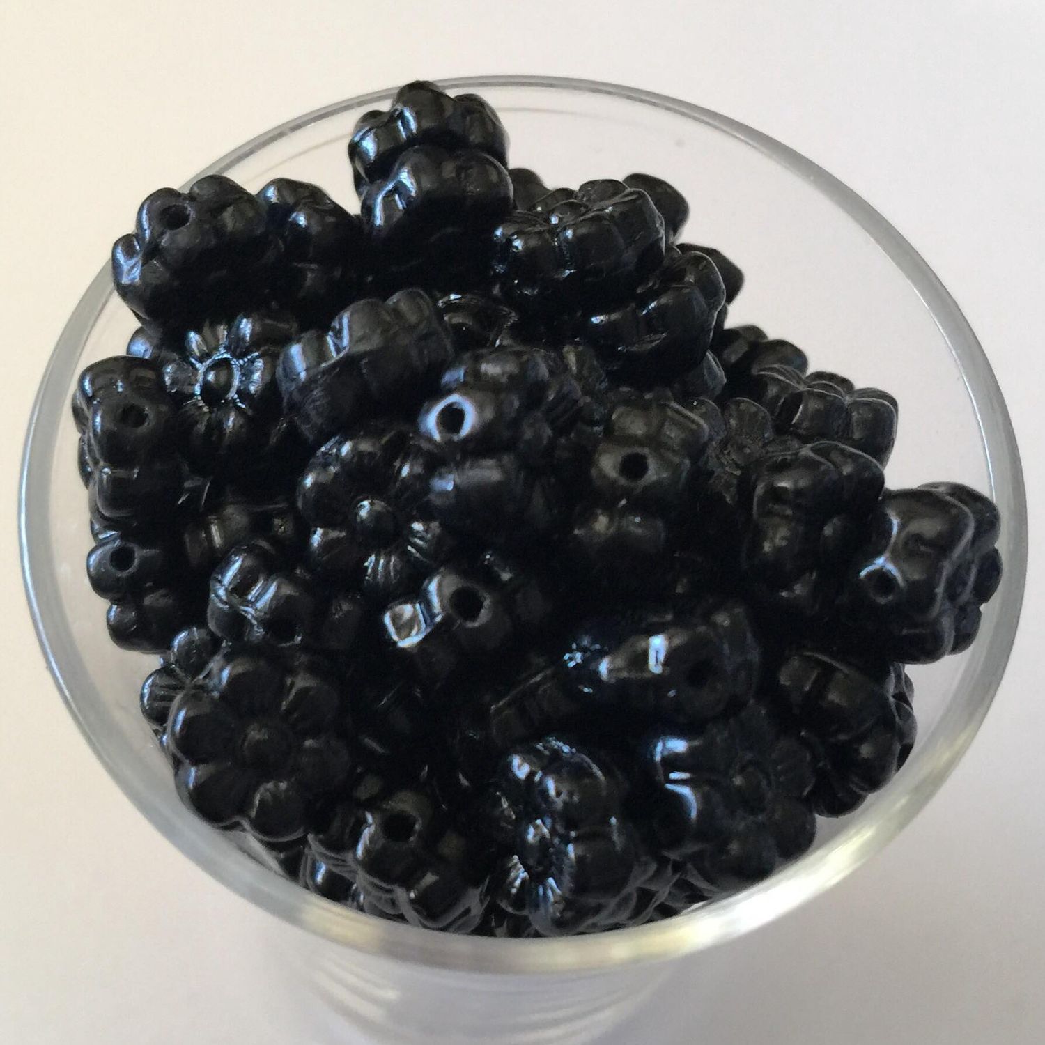 Czech Daisy - Black 8mm