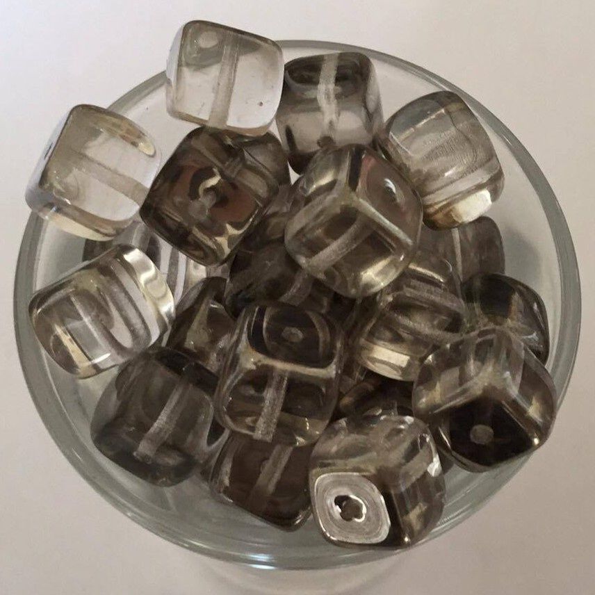 Czech Cube - Platinum 8x11mm