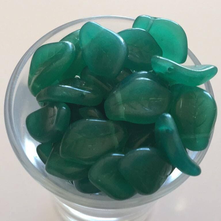 Czech Leaf Twist - Emerald Opal 15mm