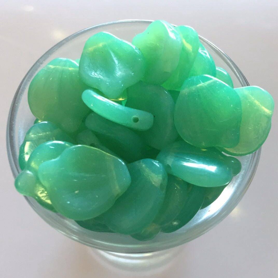 Czech Flat Leaf - Opal Mint 14mm