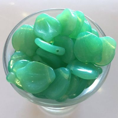 Czech Flat Leaf - Opal Mint 14mm